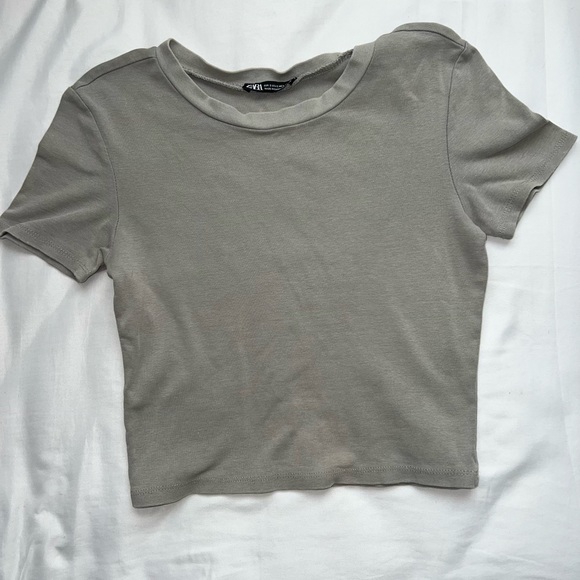 Zara Tops - Zara crop top